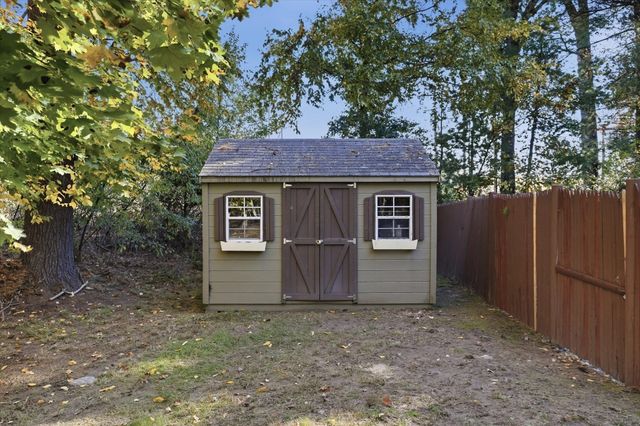 8 Montclair Ave, Andover, MA 01810
