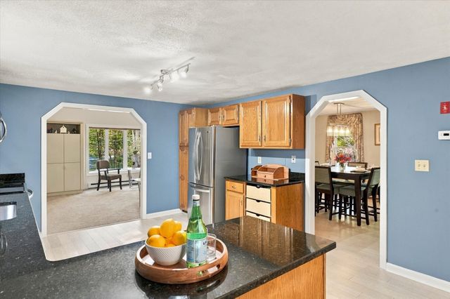 8 Montclair Ave, Andover, MA 01810