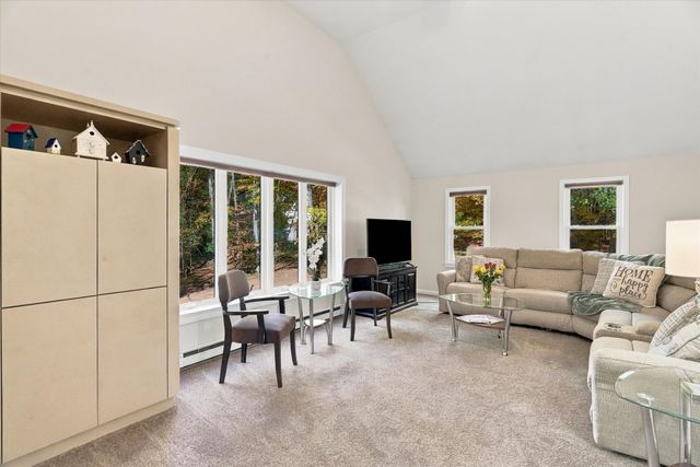 8 Montclair Ave, Andover, MA 01810