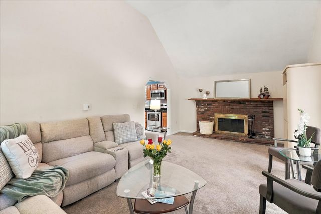 8 Montclair Ave, Andover, MA 01810