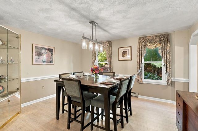 8 Montclair Ave, Andover, MA 01810