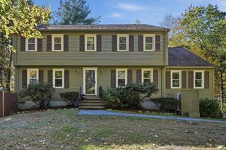 8 Montclair Ave, Andover, MA 01810