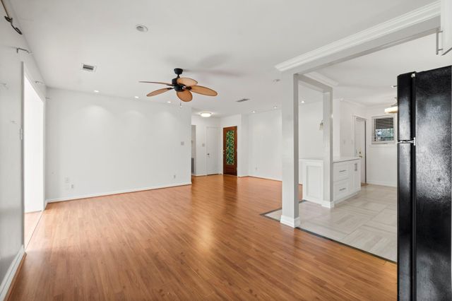 2824 Briarhurst Drive 14, Houston, TX 77057