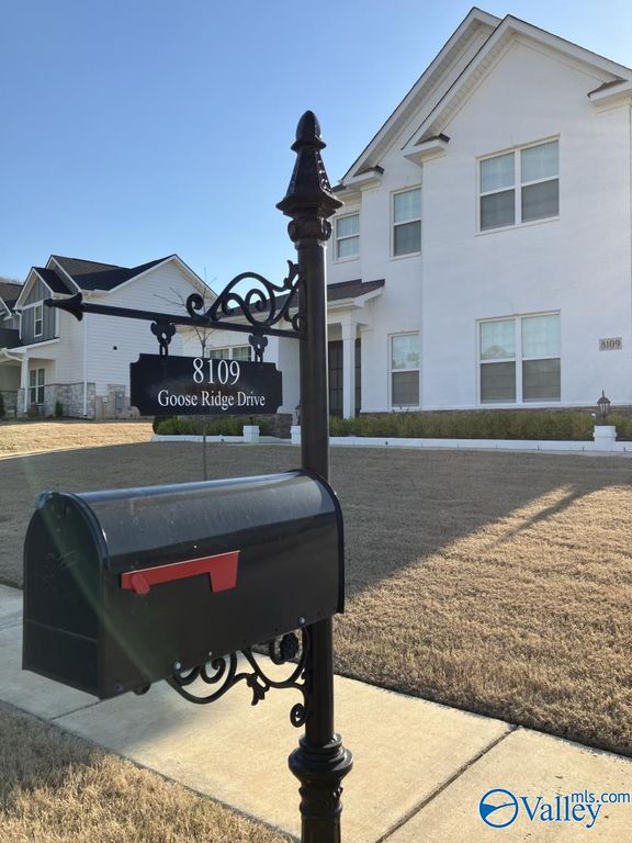 8109 Goose Ridge Drive SE, Owens Cross Roads, AL 35763