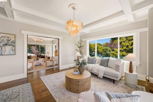 5765 Manila Ave, Oakland, CA 94618