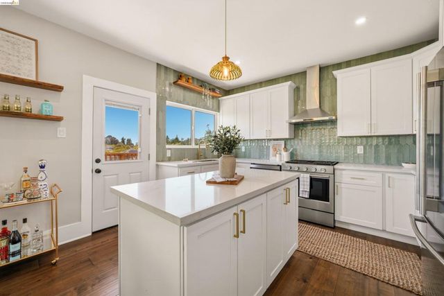 5765 Manila Ave, Oakland, CA 94618