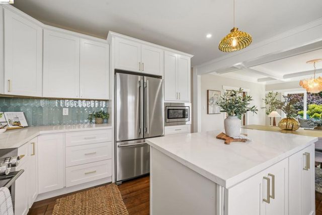 5765 Manila Ave, Oakland, CA 94618