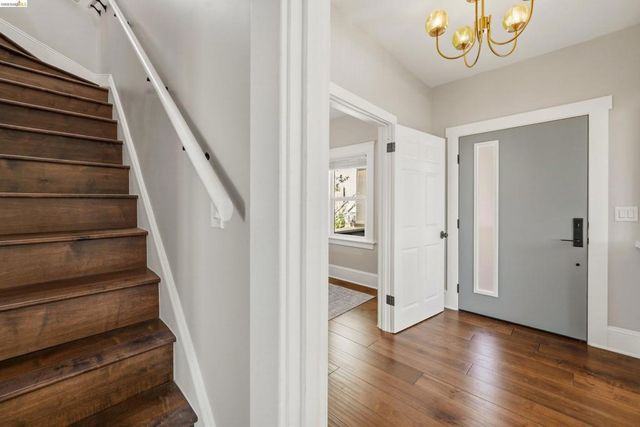 5765 Manila Ave, Oakland, CA 94618