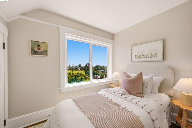 5765 Manila Ave, Oakland, CA 94618