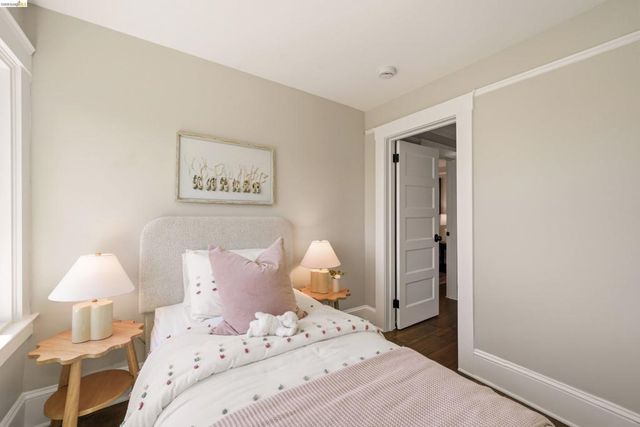 5765 Manila Ave, Oakland, CA 94618