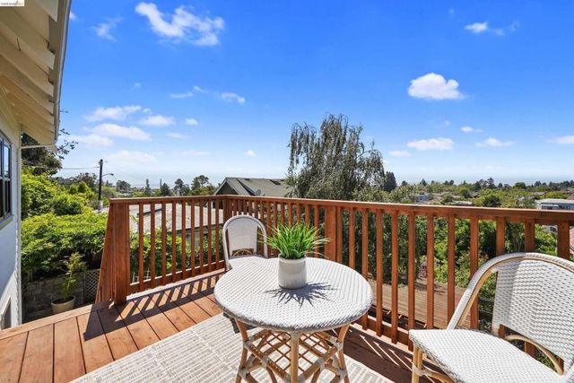 5765 Manila Ave, Oakland, CA 94618