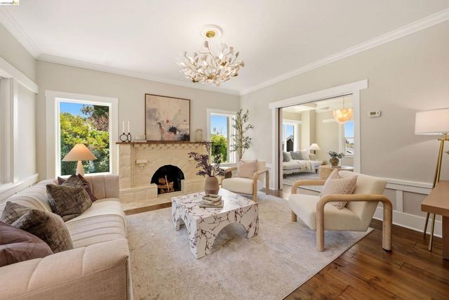 5765 Manila Ave, Oakland, CA 94618