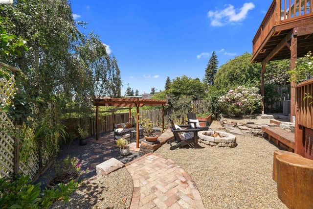 5765 Manila Ave, Oakland, CA 94618