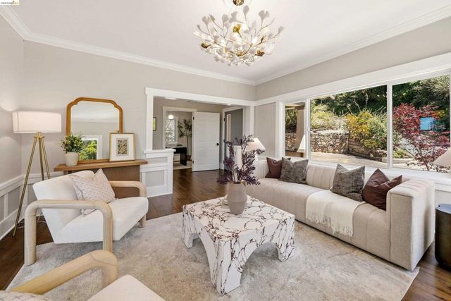 5765 Manila Ave, Oakland, CA 94618