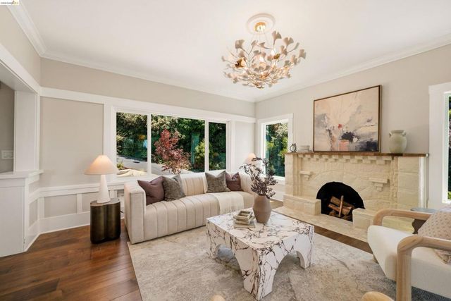 5765 Manila Ave, Oakland, CA 94618
