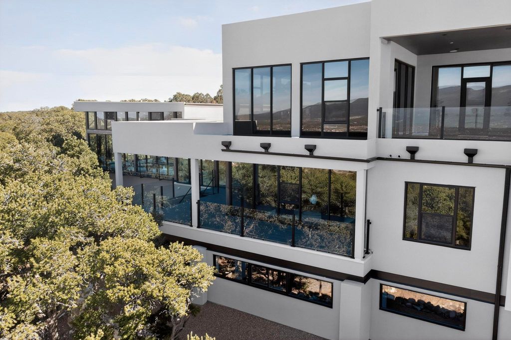 Image 2 of property listing at 235 Kimberly Lane, Tijeras, NM 87059