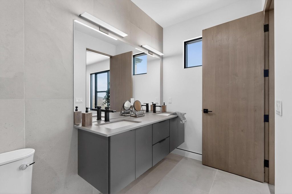 Image 35 of property listing at 235 Kimberly Lane, Tijeras, NM 87059