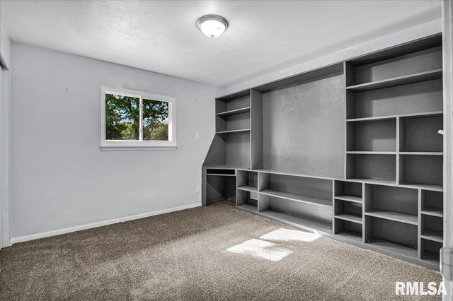 3808 N WALROUND Lane, Peoria, IL 61615