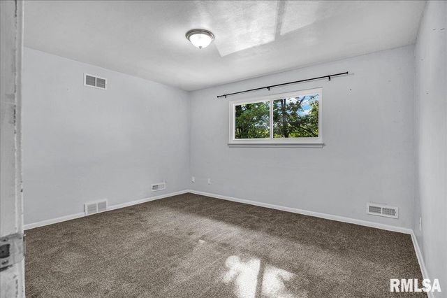 3808 N WALROUND Lane, Peoria, IL 61615