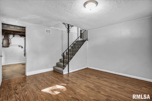 3808 N WALROUND Lane, Peoria, IL 61615