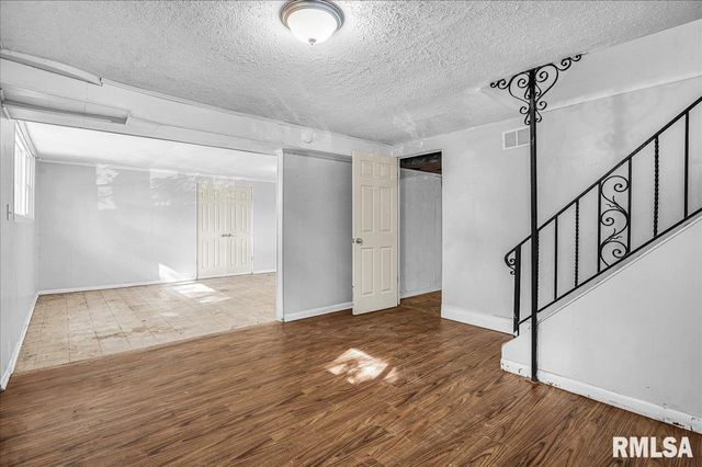 3808 N WALROUND Lane, Peoria, IL 61615