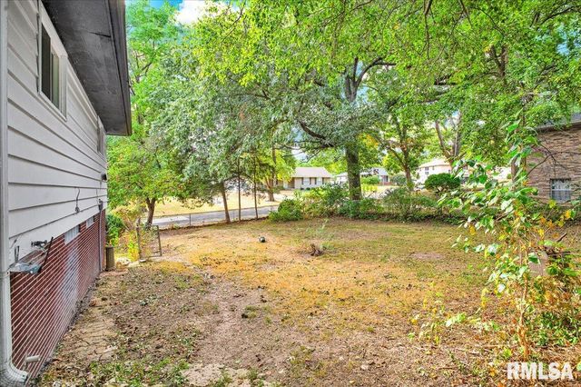 3808 N WALROUND Lane, Peoria, IL 61615