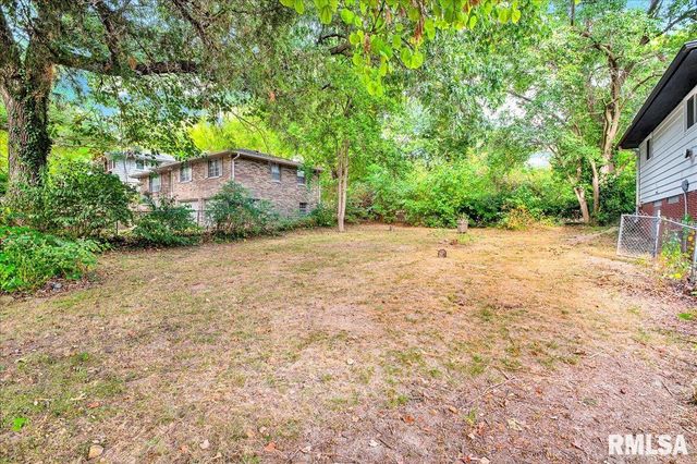 3808 N WALROUND Lane, Peoria, IL 61615