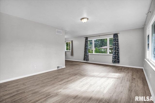 3808 N WALROUND Lane, Peoria, IL 61615