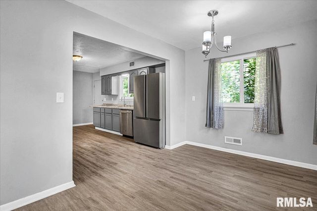 3808 N WALROUND Lane, Peoria, IL 61615