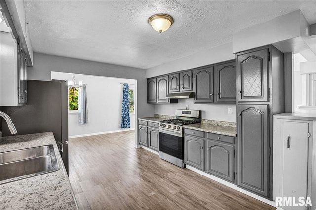 3808 N WALROUND Lane, Peoria, IL 61615