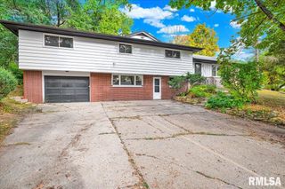 3808 N WALROUND Lane, Peoria, IL 61615