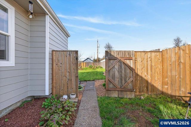 1530 Maple St SW, Albany, OR 97321