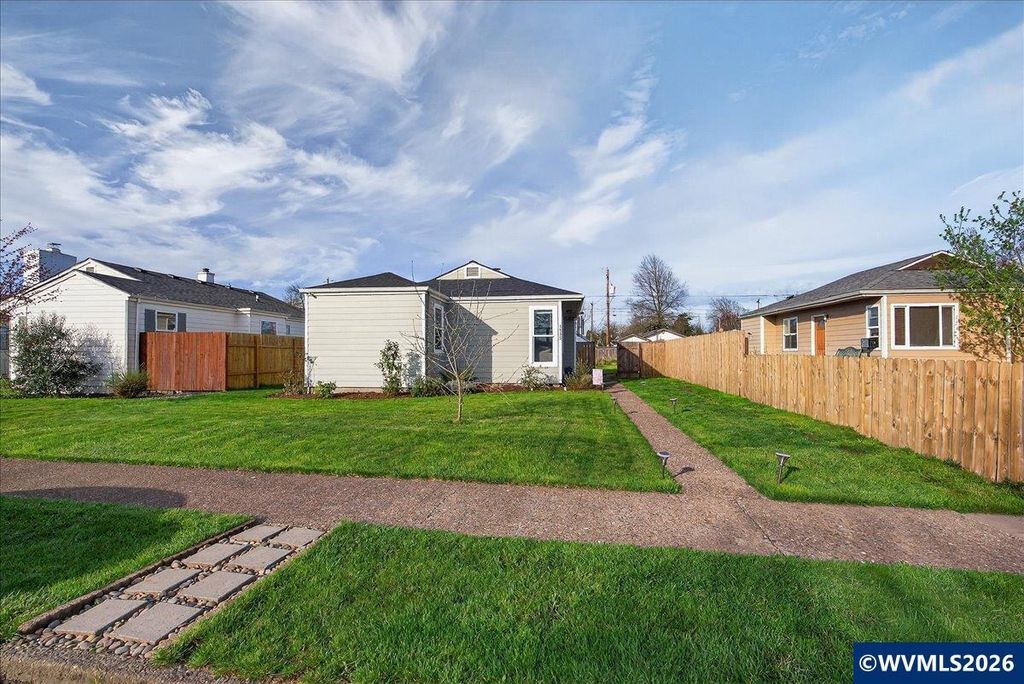 1530 Maple St SW, Albany, OR 97321