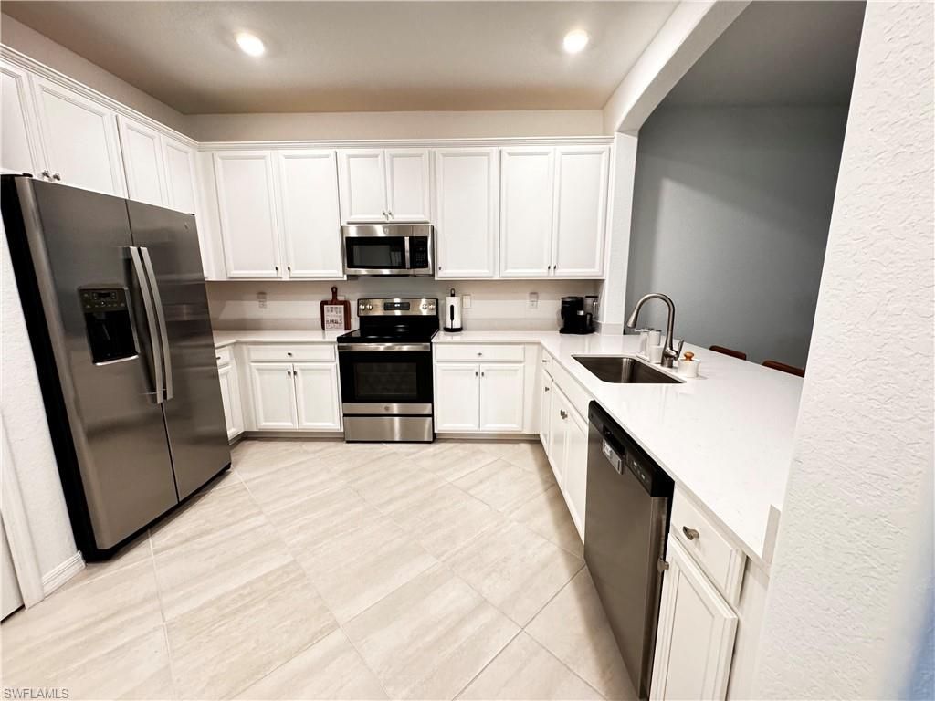 2084 Wellington ST, NAPLES, FL 34120 — photo 2