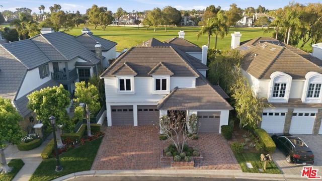 19382 Woodlands Drive, Huntington Beach, CA 92648