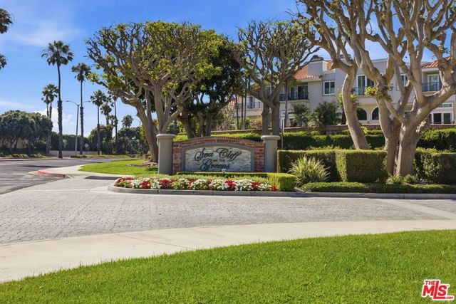 19382 Woodlands Drive, Huntington Beach, CA 92648
