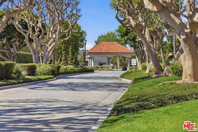 19382 Woodlands Drive, Huntington Beach, CA 92648