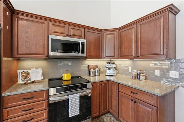 925 S Holt Circle, Madison, WI 53719