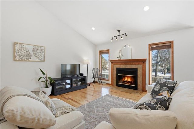 925 S Holt Circle, Madison, WI 53719