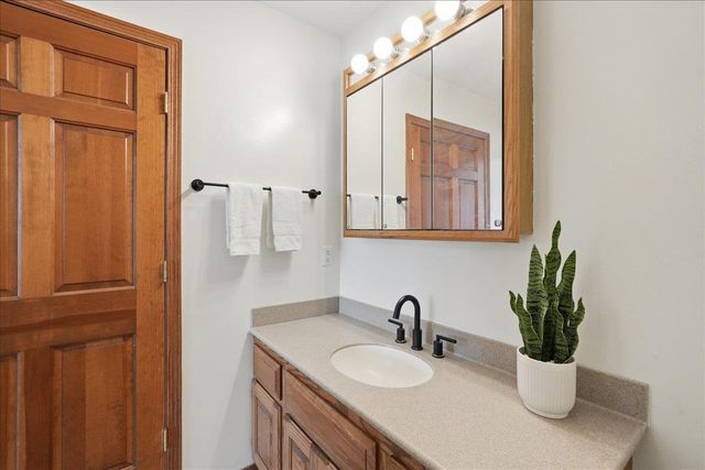 925 S Holt Circle, Madison, WI 53719