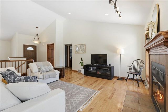 925 S Holt Circle, Madison, WI 53719