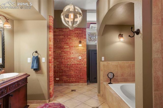 1660 Mesa Avenue, Colorado Springs, CO 80906