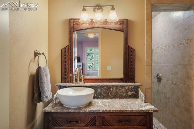 1660 Mesa Avenue, Colorado Springs, CO 80906