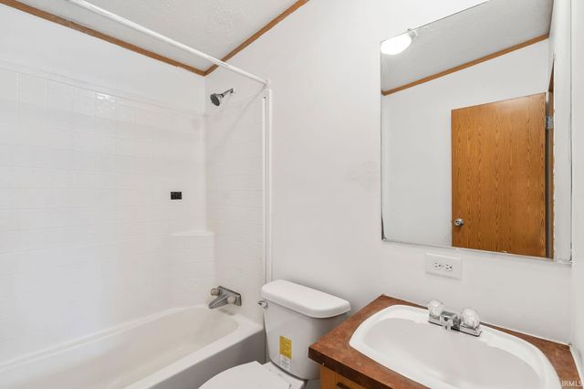 1895 E 800 S, Claypool, IN 46510