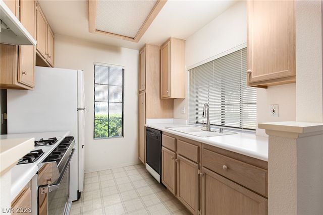 4877 South Torrey Pines Drive 105, Las Vegas, NV 89103