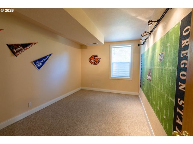 583 CANBERRA Dr, Philomath, OR 97370