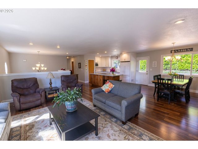 583 CANBERRA Dr, Philomath, OR 97370