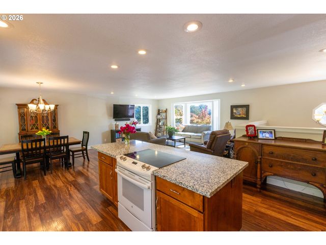 583 CANBERRA Dr, Philomath, OR 97370