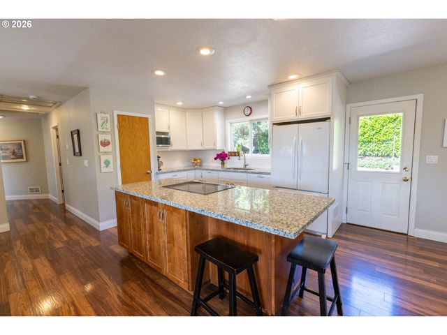 583 CANBERRA Dr, Philomath, OR 97370
