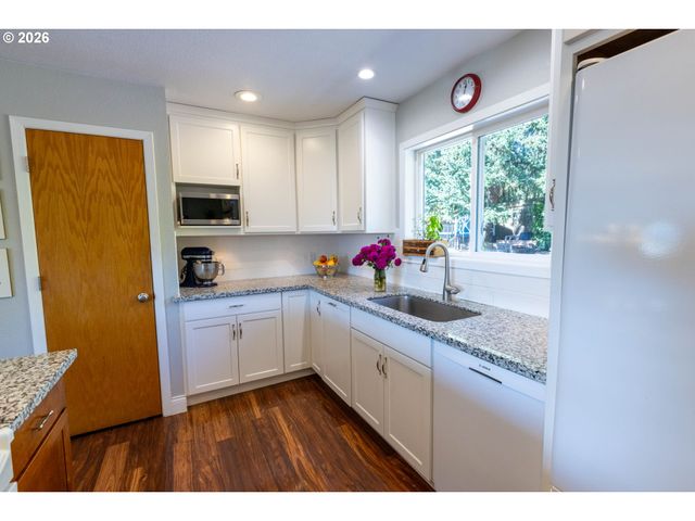 583 CANBERRA Dr, Philomath, OR 97370